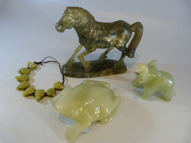 Small rosewood box containing small amount of Jade to include a Frog, Tang type horse, elephant - Image 6 of 15