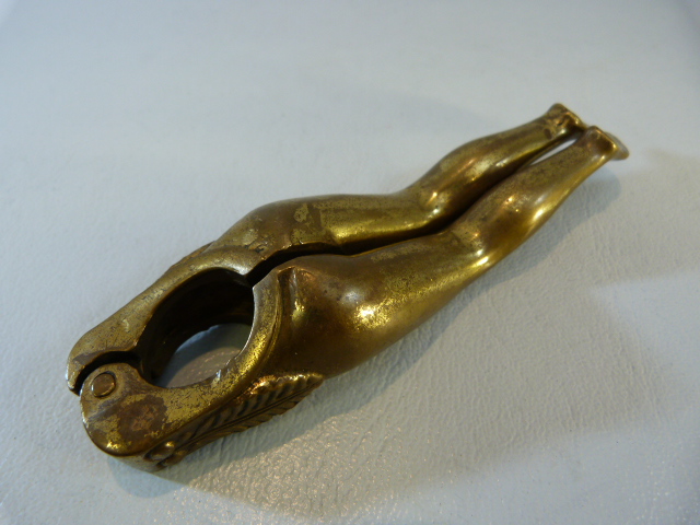 Brass Mid century nut cracker in the form of a pair of ladies legs - Image 3 of 6