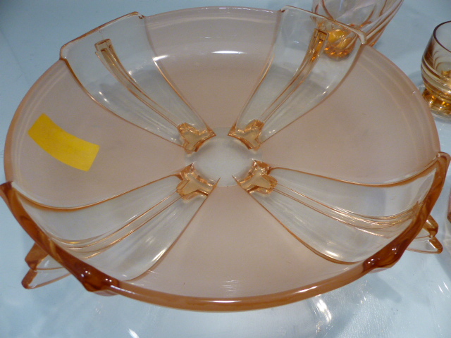 Art Deco peach glassware to include bowl, Ashtray, vase and bud vase. - Image 3 of 6