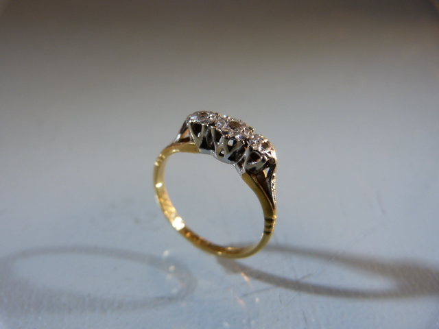 18ct Gold and Platinum ladies ring set with three diamonds. Size K - Image 2 of 3