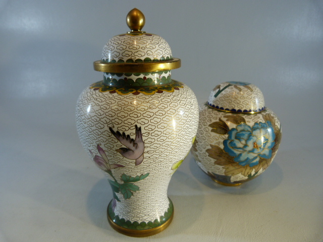 Cloisonne - large collection of Oriental Cloisonne pieces to include Ginger jars and covers, vases - Image 3 of 13
