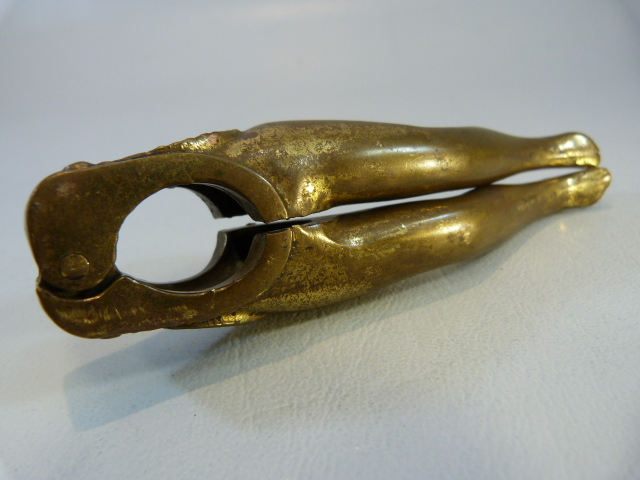 Brass Mid century nut cracker in the form of a pair of ladies legs - Image 2 of 6