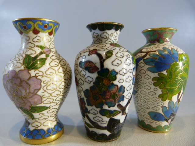 Cloisonne - large collection of Oriental Cloisonne pieces to include Ginger jars and covers, vases - Image 13 of 13