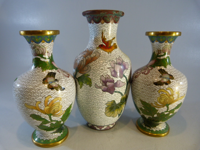 Cloisonne - large collection of Oriental Cloisonne pieces to include Ginger jars and covers, vases - Image 7 of 13