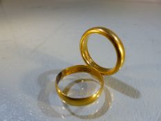 Two 22ct wedding bands (total weight approx 10.7g)