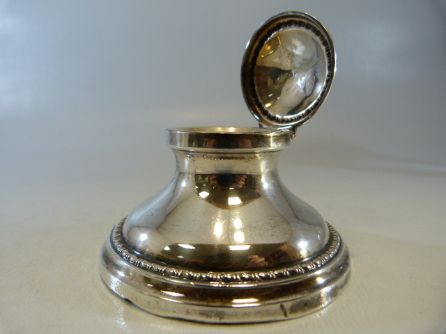 Hallmarked silver inkwell with hallmarked lid and oak bottom. Hallmarks for Birmingham. - Image 3 of 7
