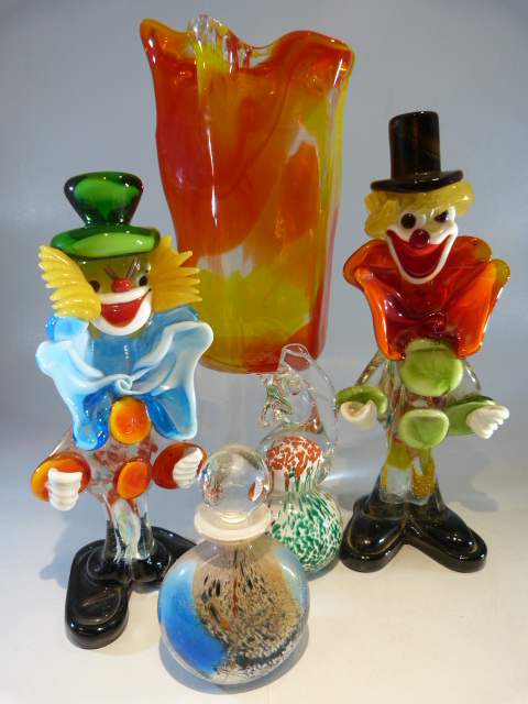 Two Murano glass clowns, Murano type vase and two pieces of Mdina (Scent bottle and paperweight)