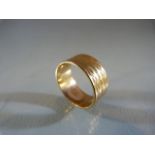 Gold band hallmarks rubbed but acid tests as 18ct or above (total weight 4.8g)