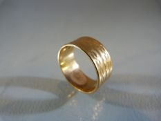 Gold band hallmarks rubbed but acid tests as 18ct or above (total weight 4.8g)