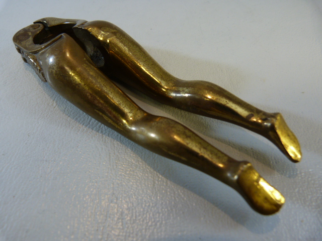 Brass Mid century nut cracker in the form of a pair of ladies legs - Image 5 of 6
