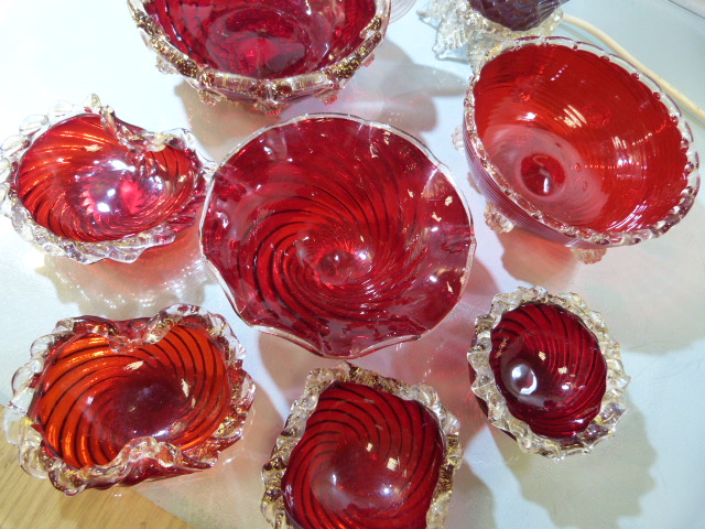 Collection of red Vintage glass and an antique cranberry vase converted to lamp. To include Murano - Image 4 of 4