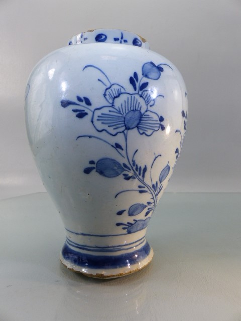 Delft Late 18th - Early 19th Century Drug/Tobacco jar. Decorated in underglaze blues of Floral - Image 5 of 9