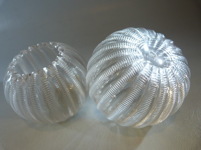 Stevens and Williams glassware - pair of Late 19th Century clear ribbed glass posie vases Rd - Image 6 of 17