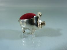 Hallmarked silver (925) pin cushion in the form of a pig. Approx Weight - 18.3g