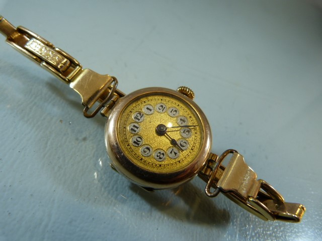 Ladies 9ct gold cased circular dress watch with expanding bracelt by J.H.W "9ct Gold /Metal - Image 2 of 7