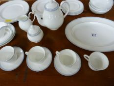 Royal Doulton Dinner Service (approx 25 pieces) 'Lincoln'