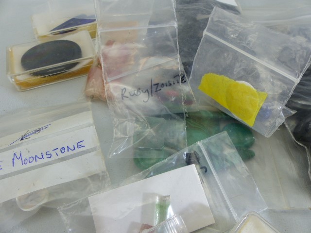 Selection of Loose Gemstones to include tigers Eye, Agate, Rose quartz etc - Image 2 of 5
