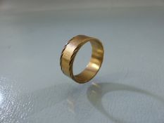 9ct Gold band/ ring size O (total weight approx 4.1g)