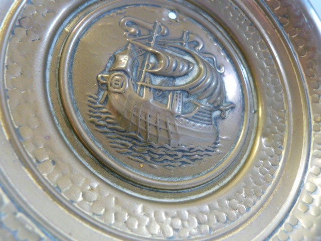 Brass hammered pin dish with central panel depicting a clipper ship at sea. - Image 2 of 4