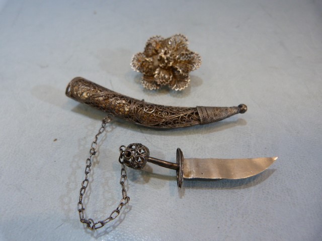 Unmarked white metal filigree knife and a filigree flower brooch - Image 3 of 3