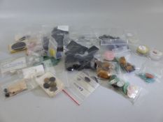 Selection of Loose Gemstones to include tigers Eye, Agate, Rose quartz etc