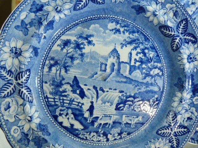Lord Bryons House Pearlware Blue and white plate along with a pair of matching Pearlware plates - - Image 3 of 13