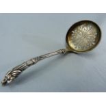 Hallmarked silver tea strainer 1901. Approx weight - 17.1g