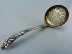 Hallmarked silver tea strainer 1901. Approx weight - 17.1g