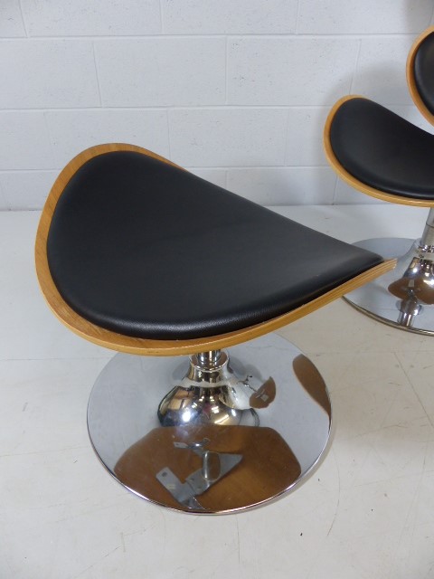 Mid Century style designer chair and footstool. Three piece chair with curved back and seat on a - Image 3 of 6