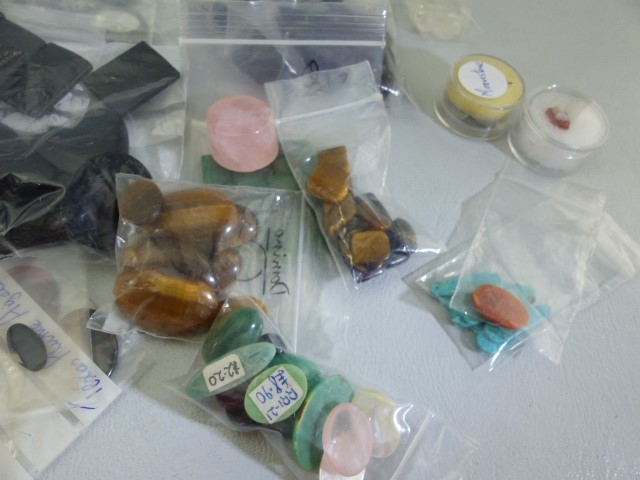 Selection of Loose Gemstones to include tigers Eye, Agate, Rose quartz etc - Image 5 of 5