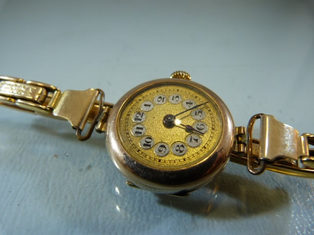 Ladies 9ct gold cased circular dress watch with expanding bracelt by J.H.W "9ct Gold /Metal - Image 3 of 7