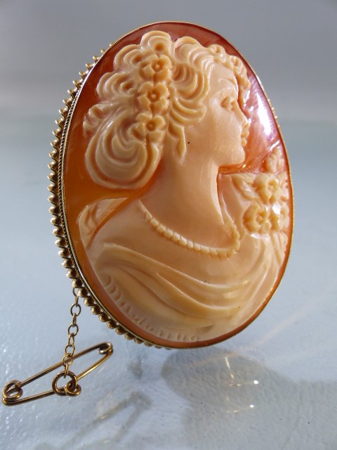 9ct gold framed Cameo