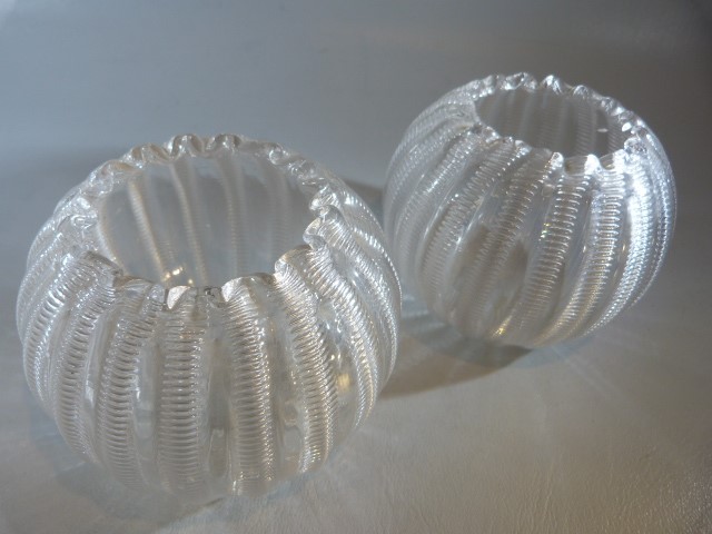 Stevens and Williams glassware - pair of Late 19th Century clear ribbed glass posie vases Rd - Image 3 of 17