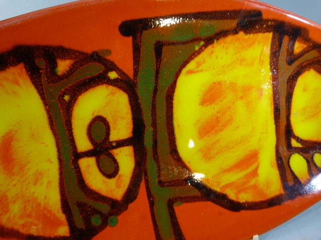 Poole Pottery Delphis bowl and similar fish plate - Both in Abstract design. Bowl No. 56 by AF and - Image 8 of 12