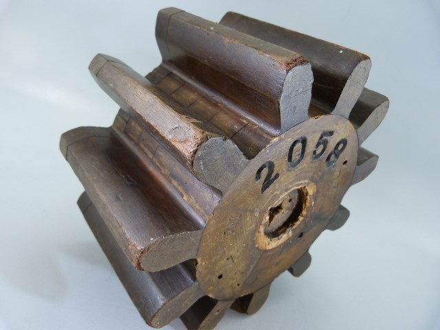 19th Century antique wooden cog - No. 2085 (733) - Image 3 of 11