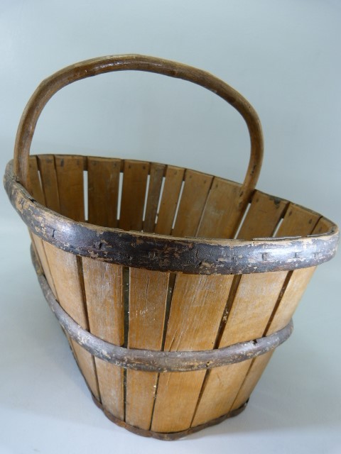 Early 20th Century French wooden basket - Image 2 of 5