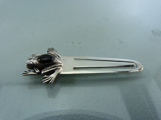 Silver (925) Bookmark in the form of a frog set with onyx stone