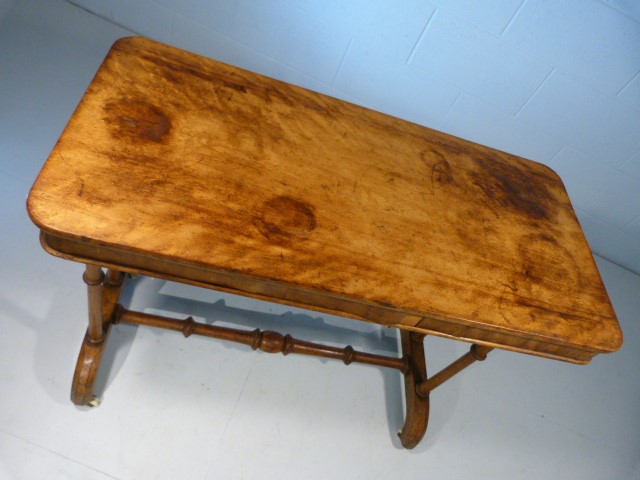 Early 19th Century Mahogany silver table on original china castors - Bild 2 aus 6