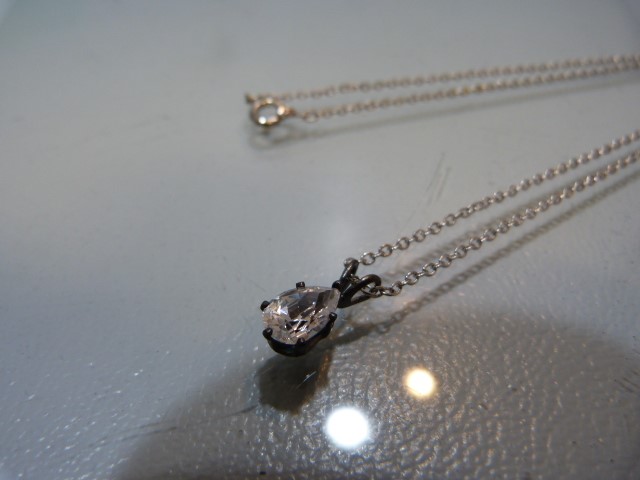 Costume jewellery to include CZ teardrop necklace, Cultured pearl necklace and a floral spray brooch - Image 3 of 5