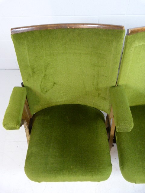 Set of three folding 20th century Cinema theatre seats with cast iron ends and green Velour - Bild 6 aus 8