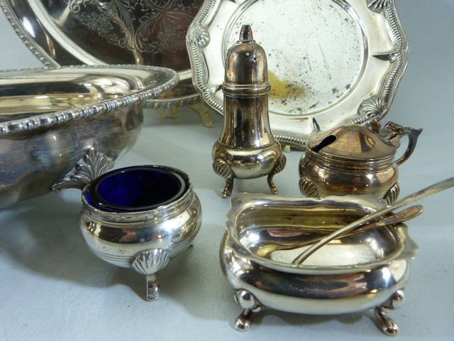 Quality silverplate to include a platter with 'Lion Passant' to back. Silverplated tureen, along - Image 2 of 4