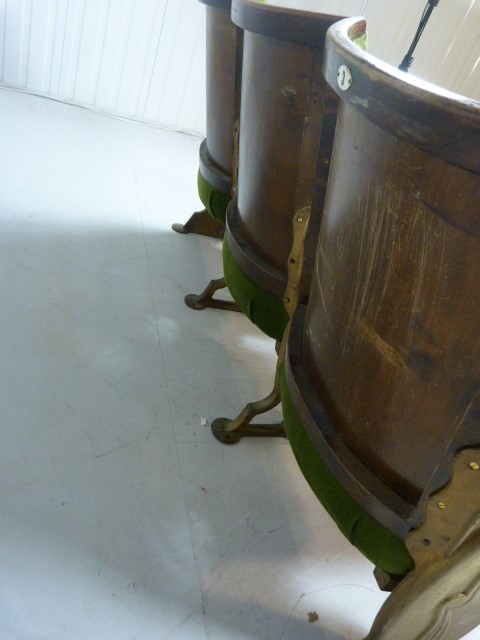 Set of Three Folding 20th century Cinema theatre seats with cast iron ends and green Velour - Bild 5 aus 5