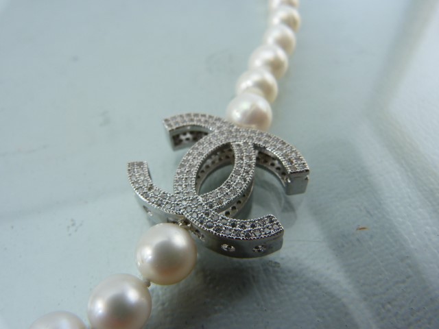 Designer style long row of Pearls set with CZ clasps - Image 4 of 4