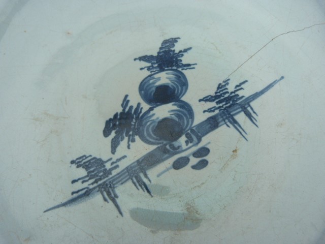 George III Delft bowl - in blue and white. Small hairline to inner bowl and nibbles to base - Image 6 of 11