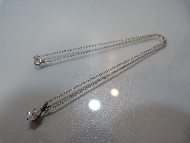 Costume jewellery to include CZ teardrop necklace, Cultured pearl necklace and a floral spray brooch - Image 2 of 5