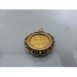 1908 Full Sovereign Coin, set in a (removable) Scroll style approx: 29.4mm in diameter Pendant