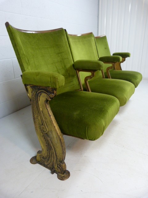 Set of three folding 20th century Cinema theatre seats with cast iron ends and green Velour - Bild 3 aus 8