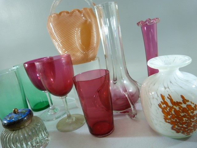 Small collection of Antique and later glassware to include a pair of clear glass bottles (Exeter) - Image 2 of 6