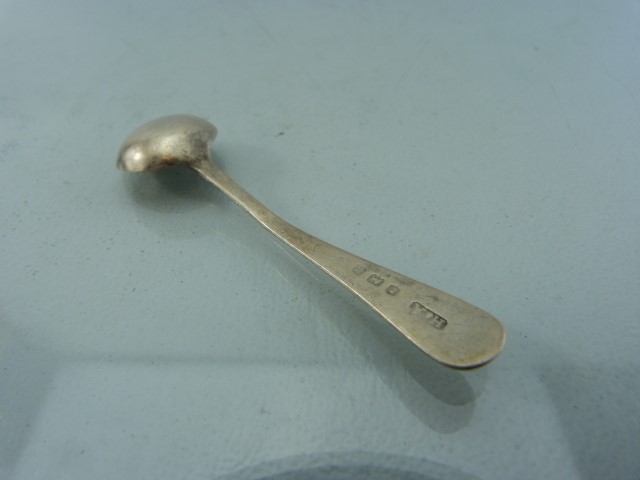 Small continental hallmarked silver box, mustard spoon and a small brooch/money clip - Image 5 of 7