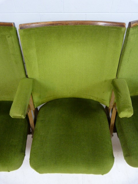 Set of four Folding 20th century Cinema theatre seats with cast iron ends and green Velour - Bild 7 aus 9